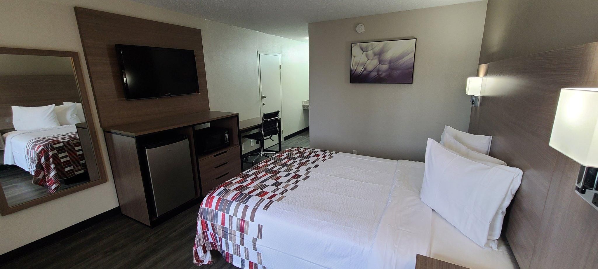 ADA Accessible Deluxe Queen Bed Non-Smoking