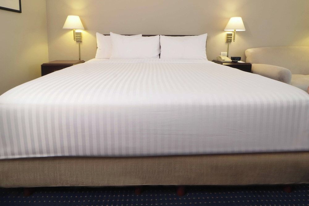 Room, 1 King Bed, Non Smoking (Spacious Room)