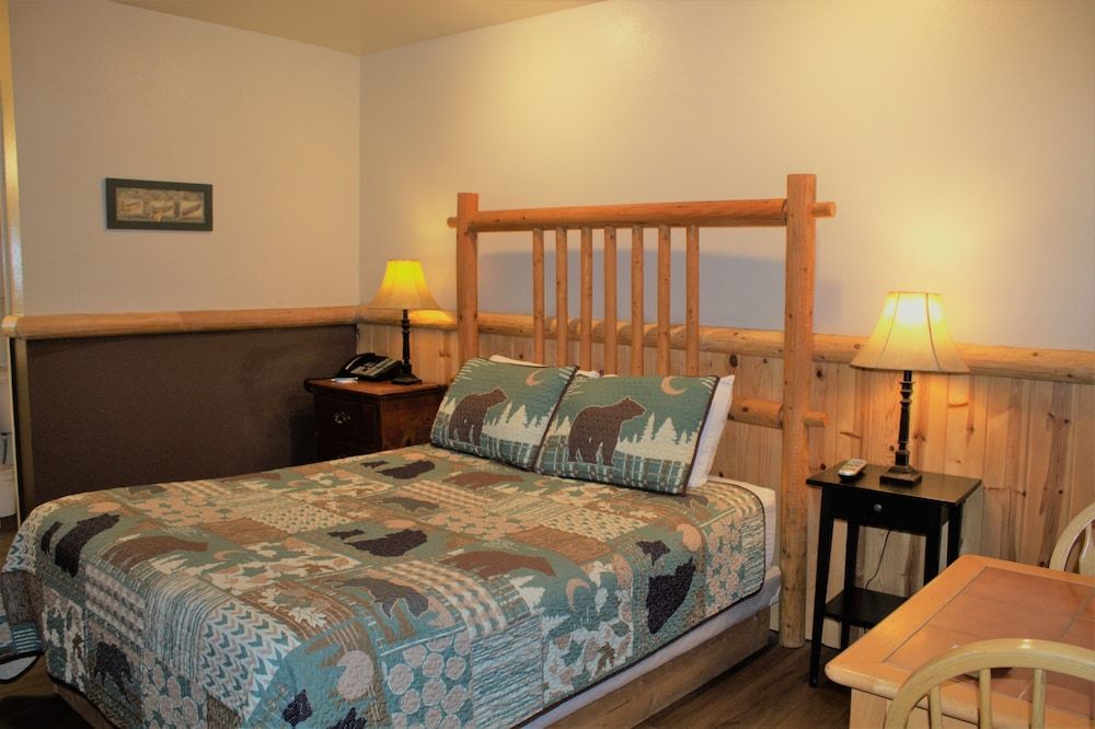 Standard Room, 1 Queen Bed