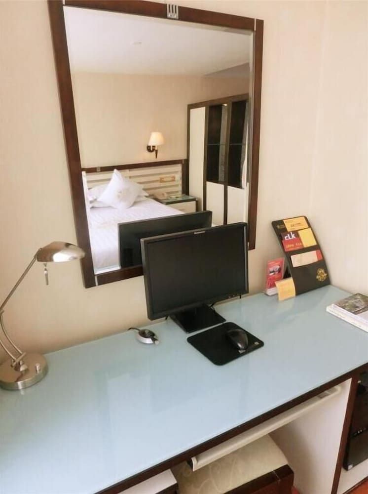 Hotel Canton Commercial King Room 16