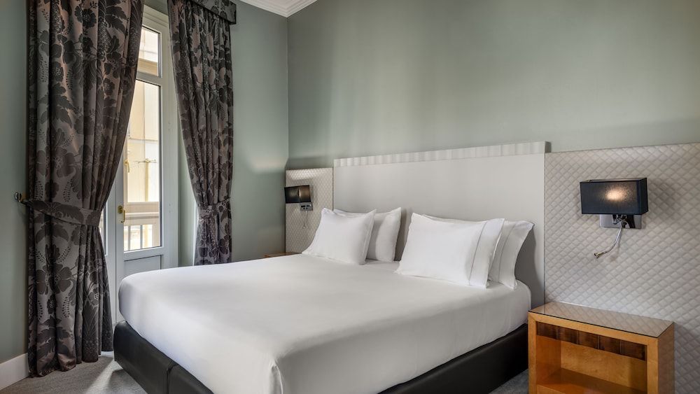 Junior Double or Twin Room, City View