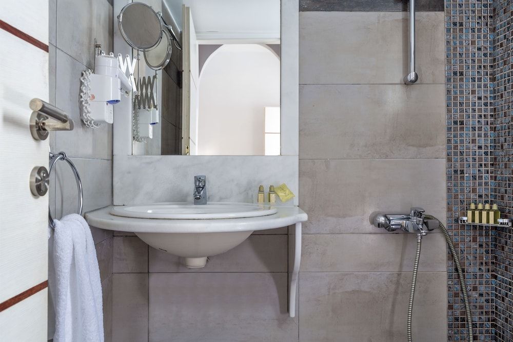 Loizos Stylish Residences Standard Room 4