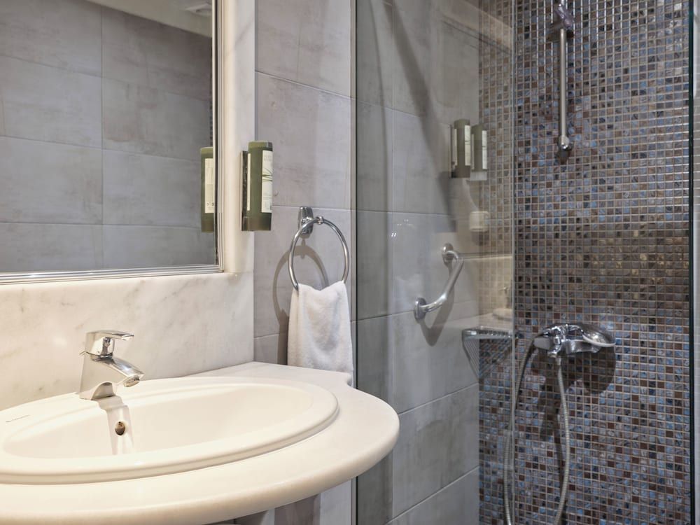 Loizos Stylish Residences Standard Room 3