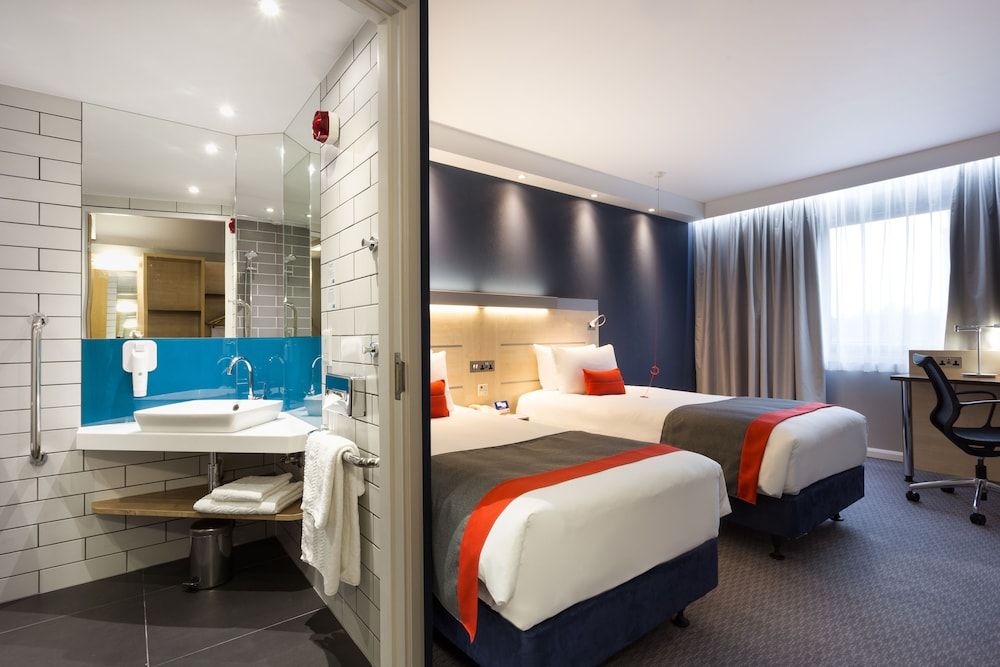 Standard Room, 2 Twin Beds, Accessible (with Free Hot Breakfast)