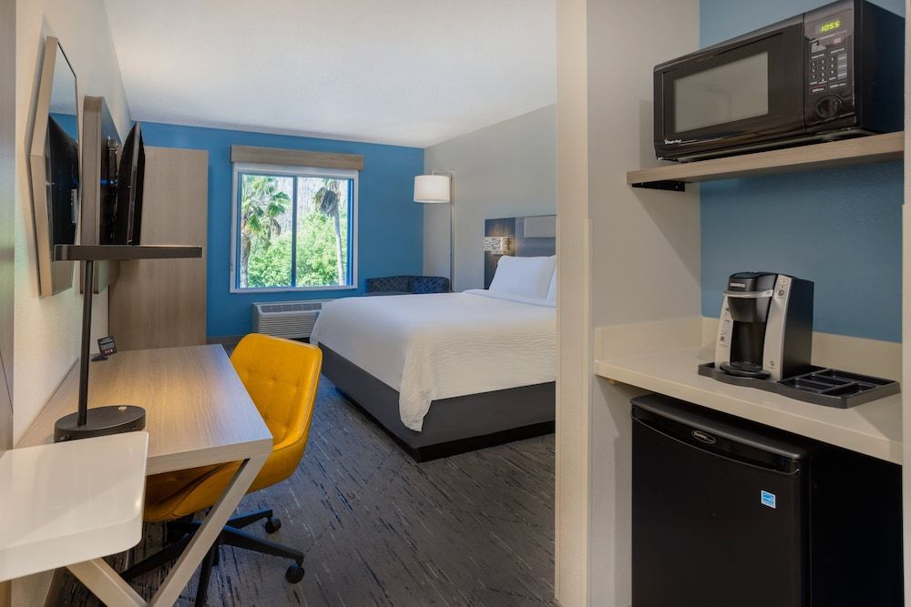 Standard Room, 1 King Bed, Accessible (Communication Accessible)
