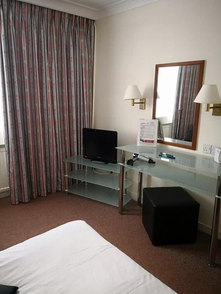 undefined Britannia Coventry Hill Hotel 4