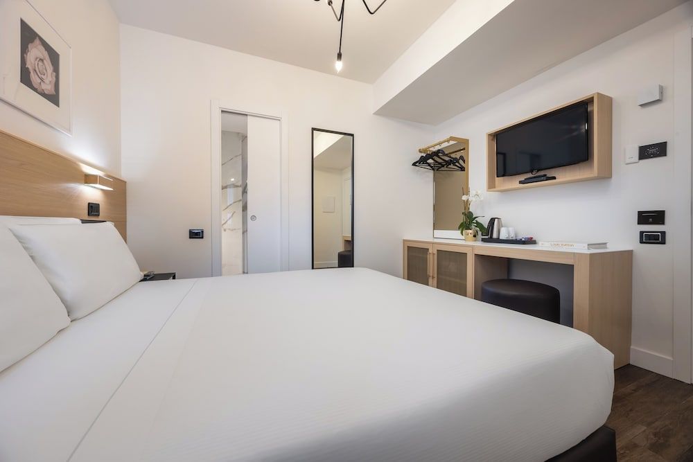 Globus Urban Hotel Classic Room 2