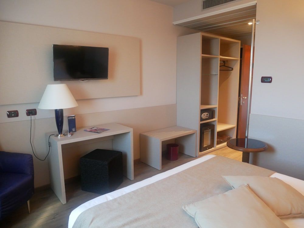 First Hotel Malpensa Deluxe Double Room, 1 Double Bed 5