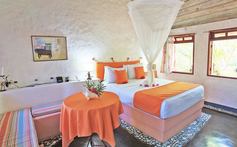 Jakes Room, Garden View