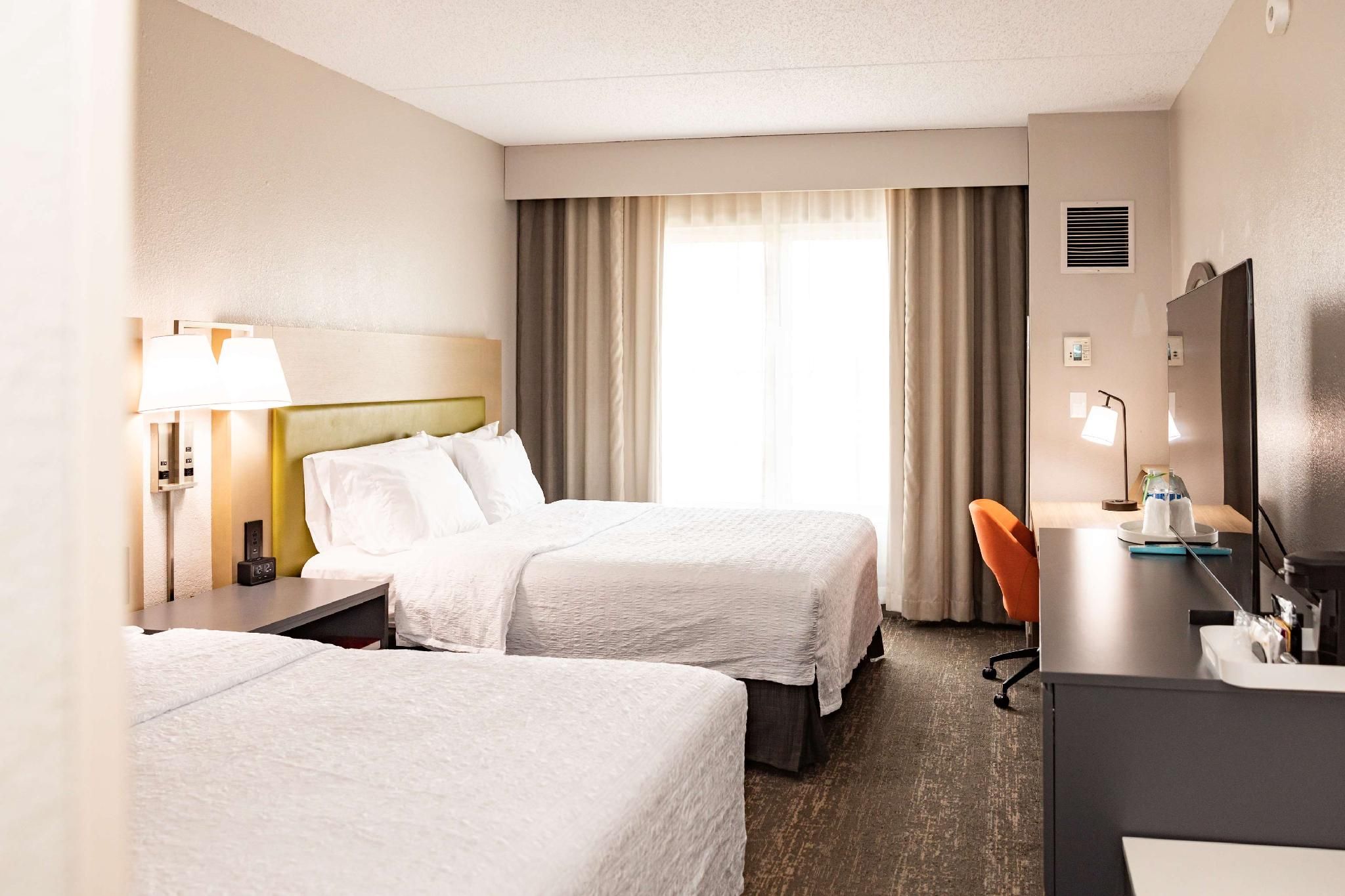 2 Queens Microwv/Fridge Suite