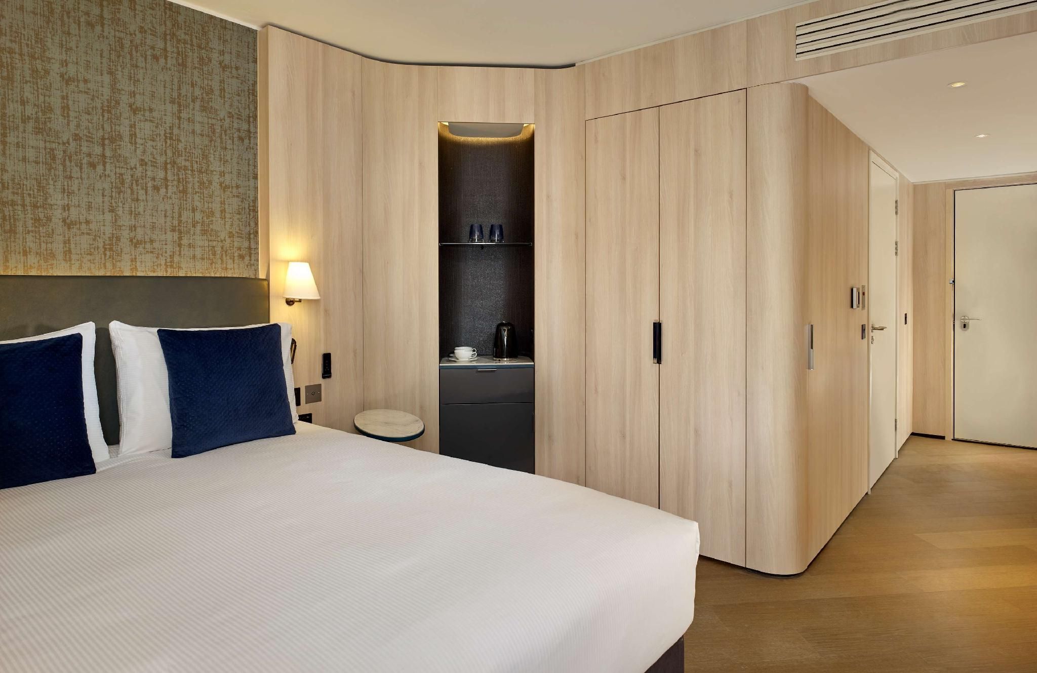 Queen Accessible Guest Room