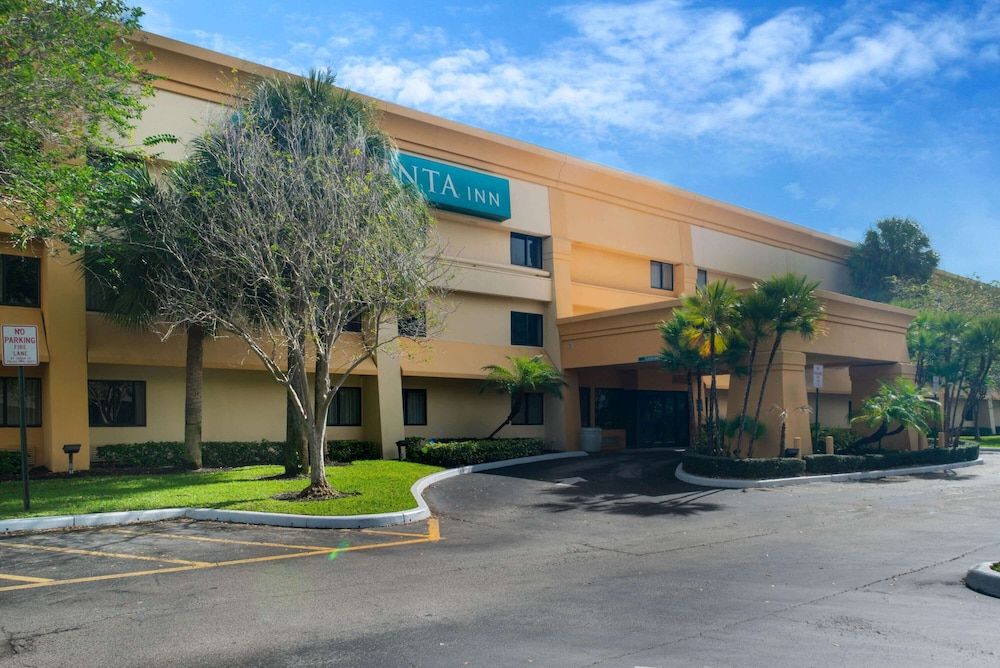 undefined La Quinta Inn by Wyndham Ft. Lauderdale Tamarac East 6