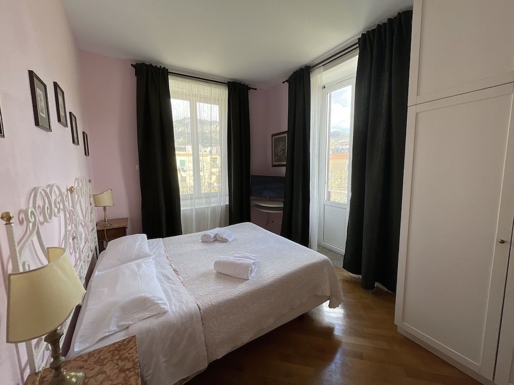 The Secret Garden Relais Standard Triple Room, 1 Double Bed with Sofa bed 9