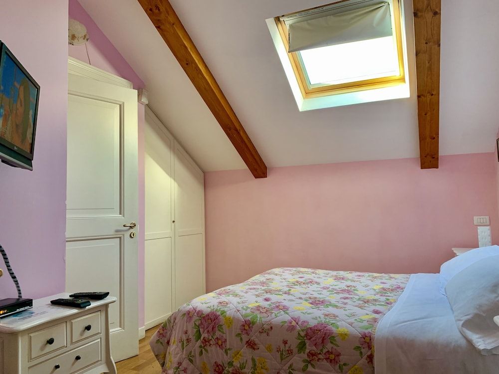 The Secret Garden Relais Standard Double Room, Ensuite 5