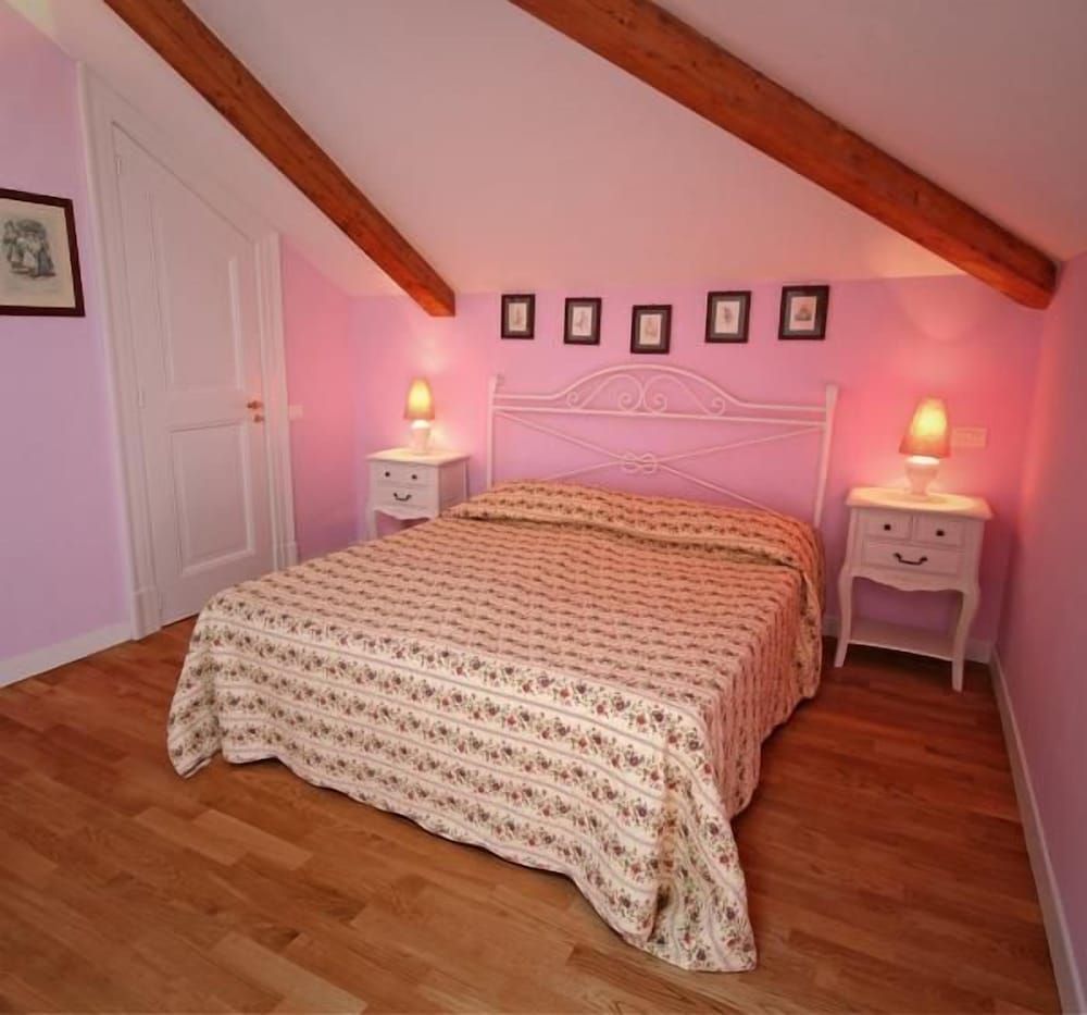 The Secret Garden Relais Standard Double Room, Ensuite 8