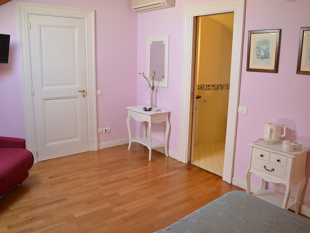 The Secret Garden Relais Standard Double Room, Ensuite 33