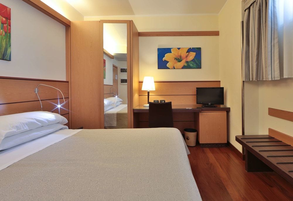Economy Room, 1 Queen Bed, Annex Building