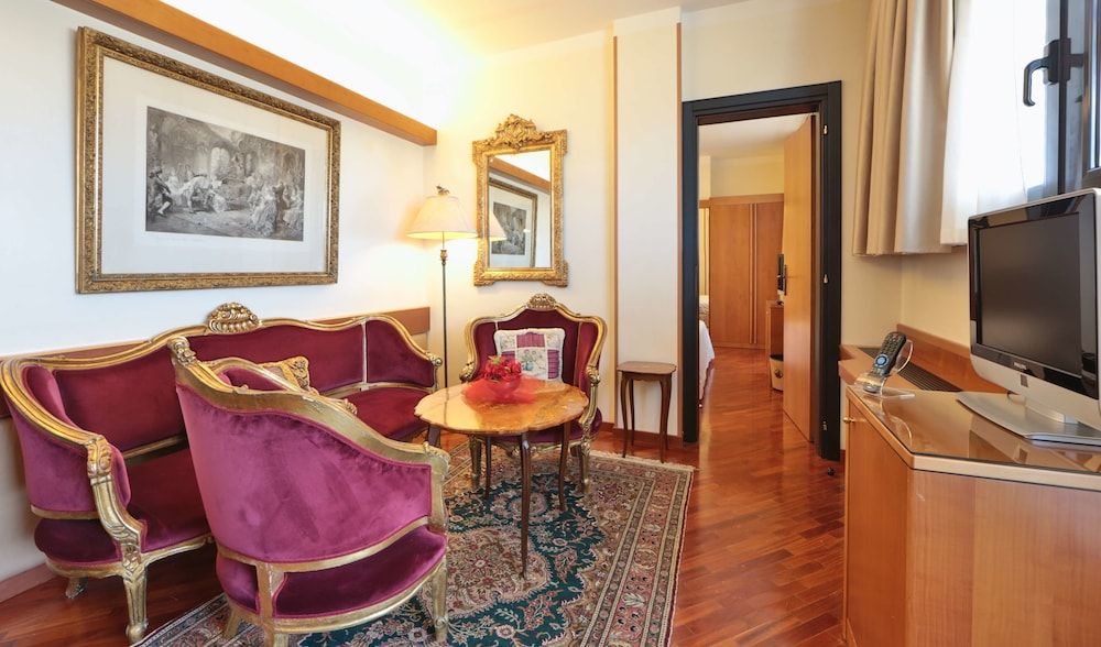 Best Western Hotel Dei Cavalieri Junior Suite, 1 King Bed 5