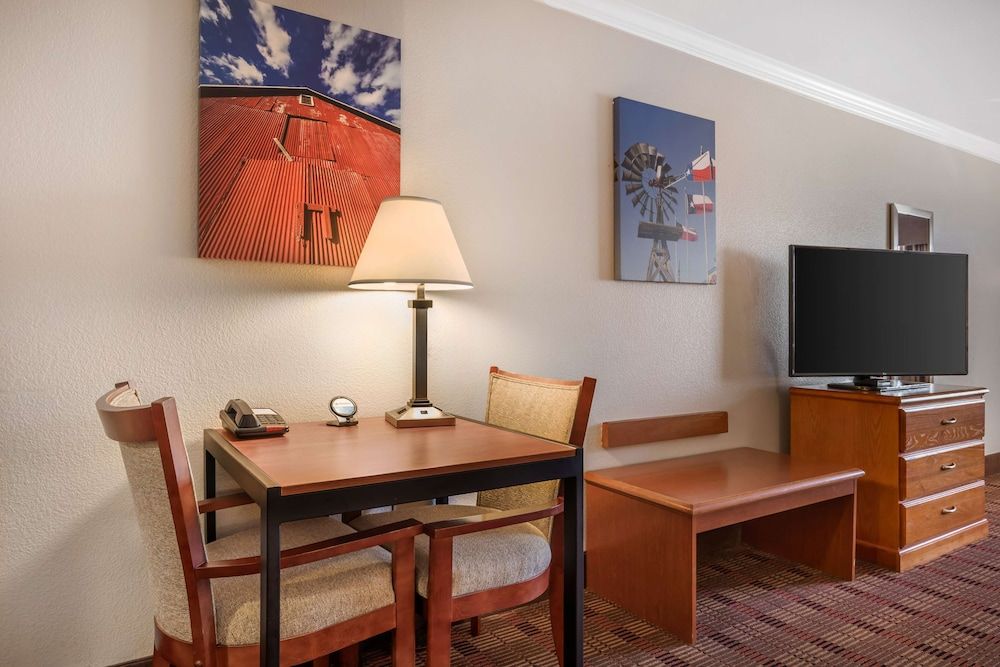 Best Western Club House Inn & Suites Standard Room, Multiple Beds, Accessible, Refrigerator & Microwave (Refrigerator & Microwave) 5