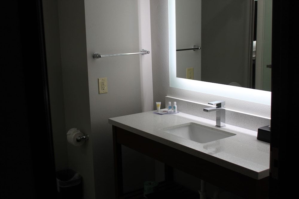 Comfort Inn & Suites Muskogee Room, 2 Queen Beds, Accessible, Non Smoking 11