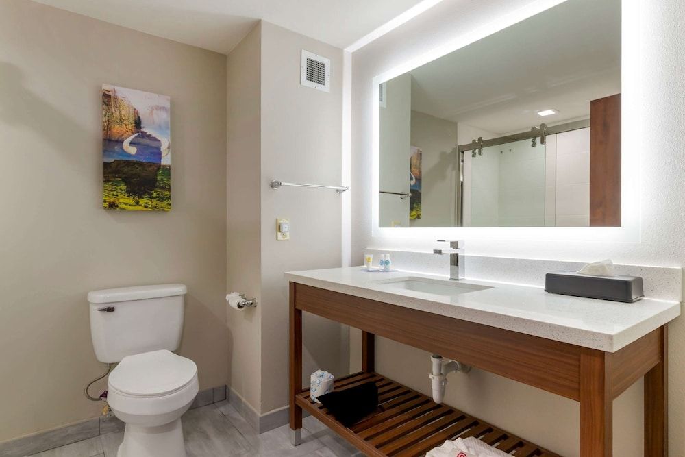 Comfort Inn & Suites Muskogee Room, 2 Queen Beds, Accessible, Non Smoking 8