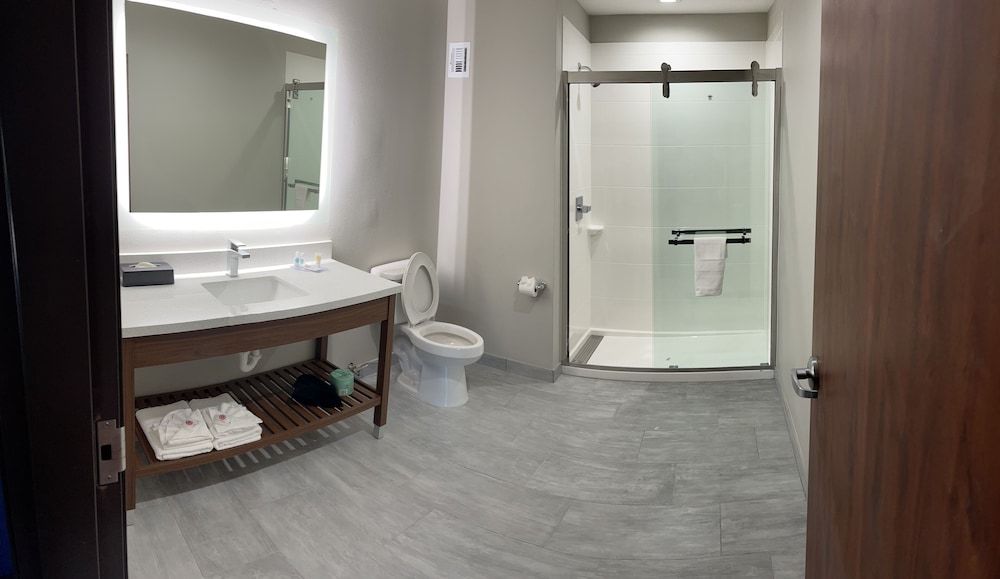 Comfort Inn & Suites Muskogee Room, 2 Queen Beds, Accessible, Non Smoking 9