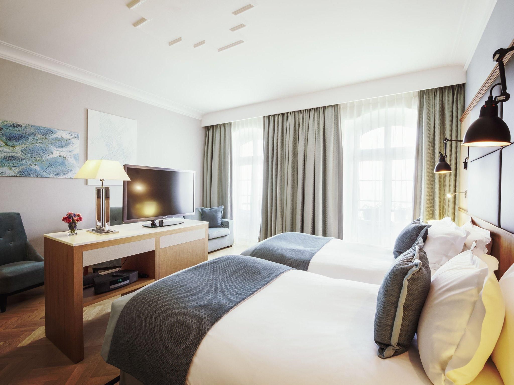 JUNIOR SUITE, sea side, 2 separate beds, no bal cony