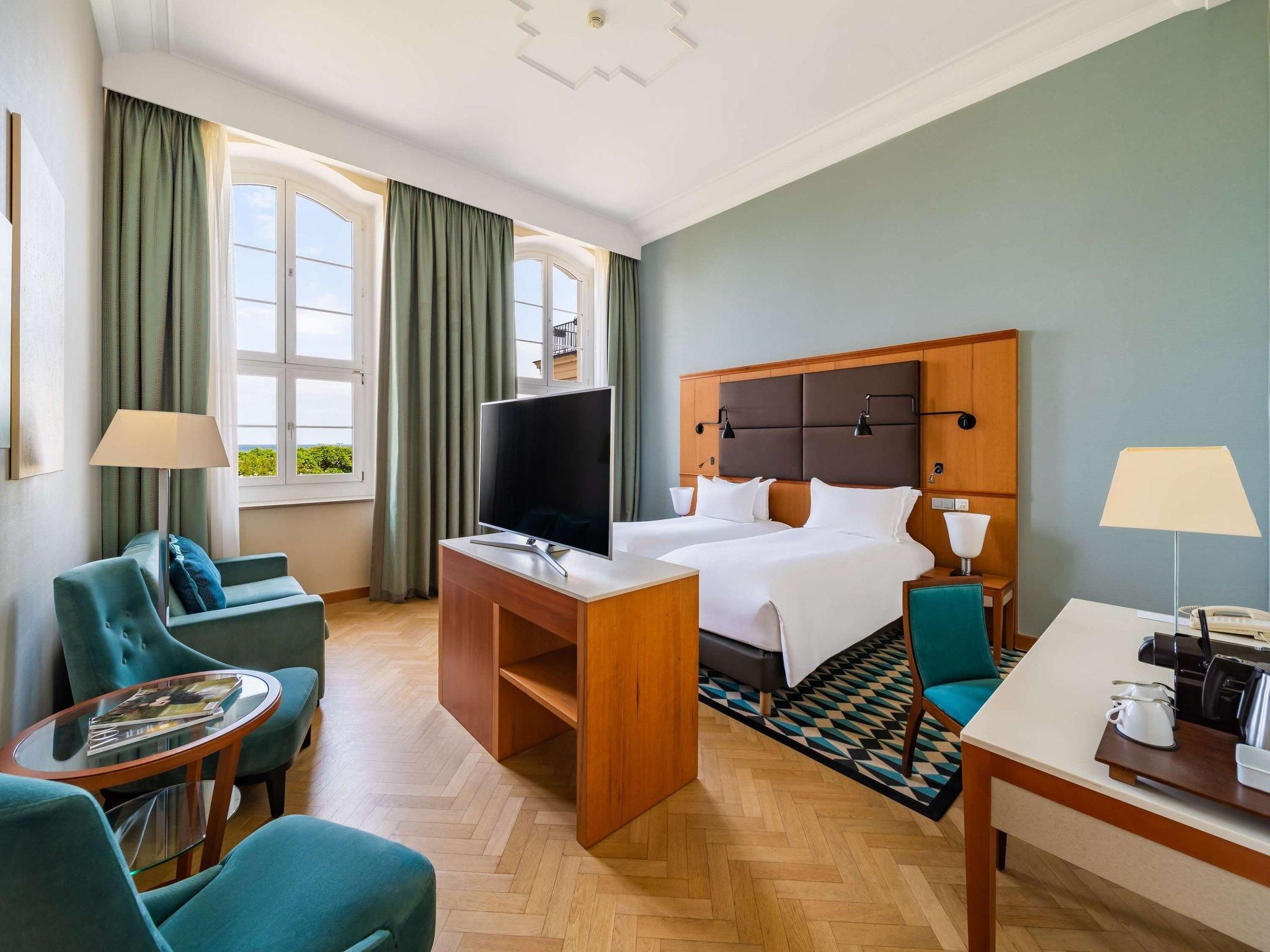 JUNIOR SUITE, sea side, 2 separate beds, no bal cony