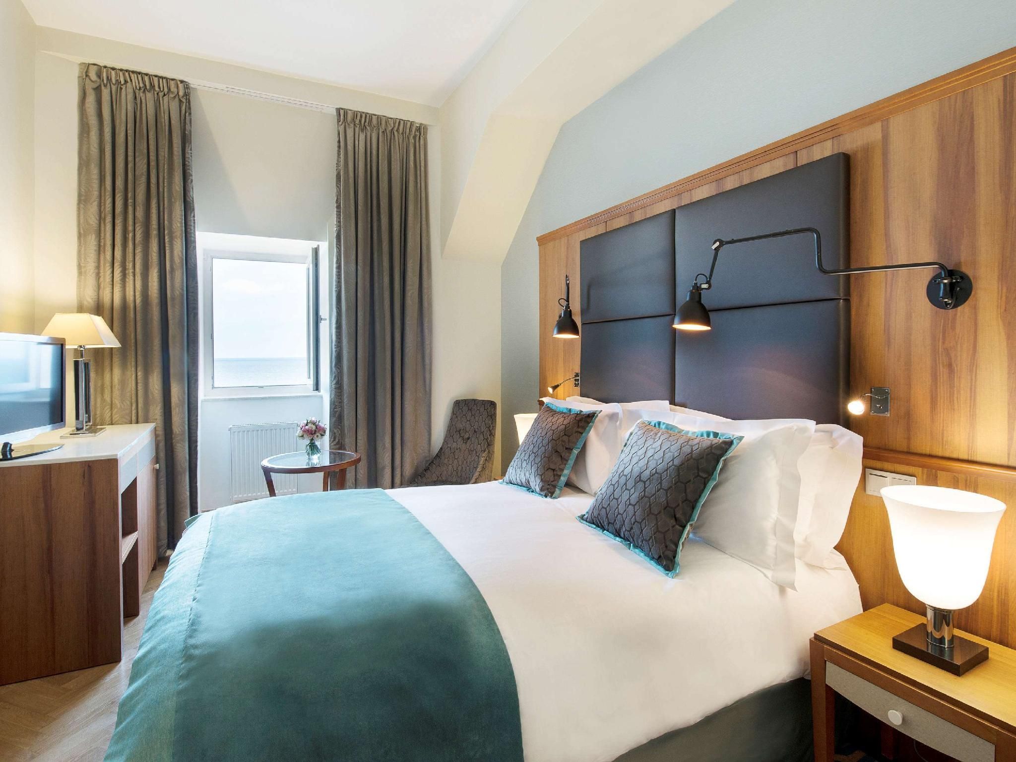 SUPERIOR ROOM, sea side, double bed, no balcony