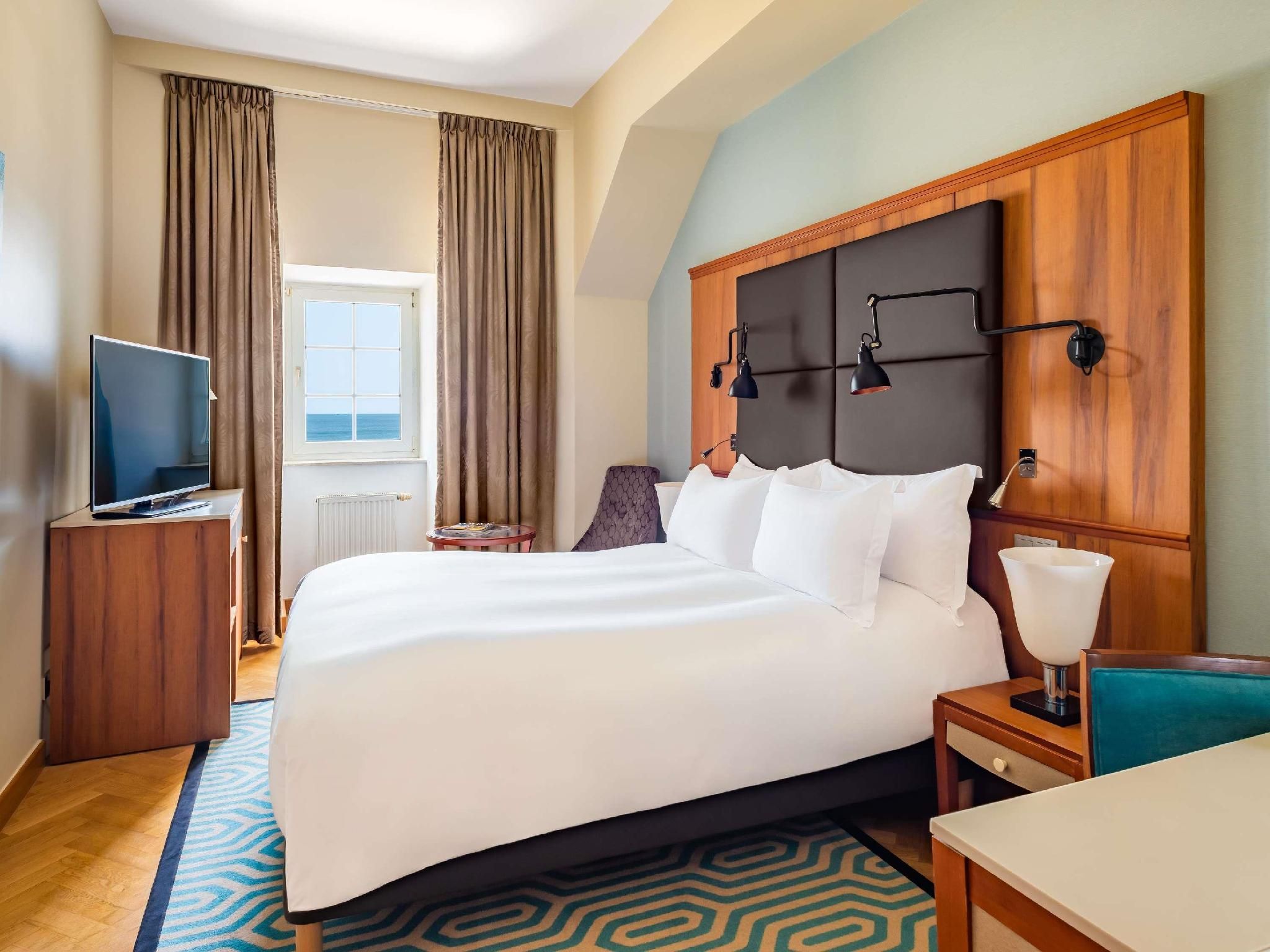 SUPERIOR ROOM, sea side, double bed, no balcony