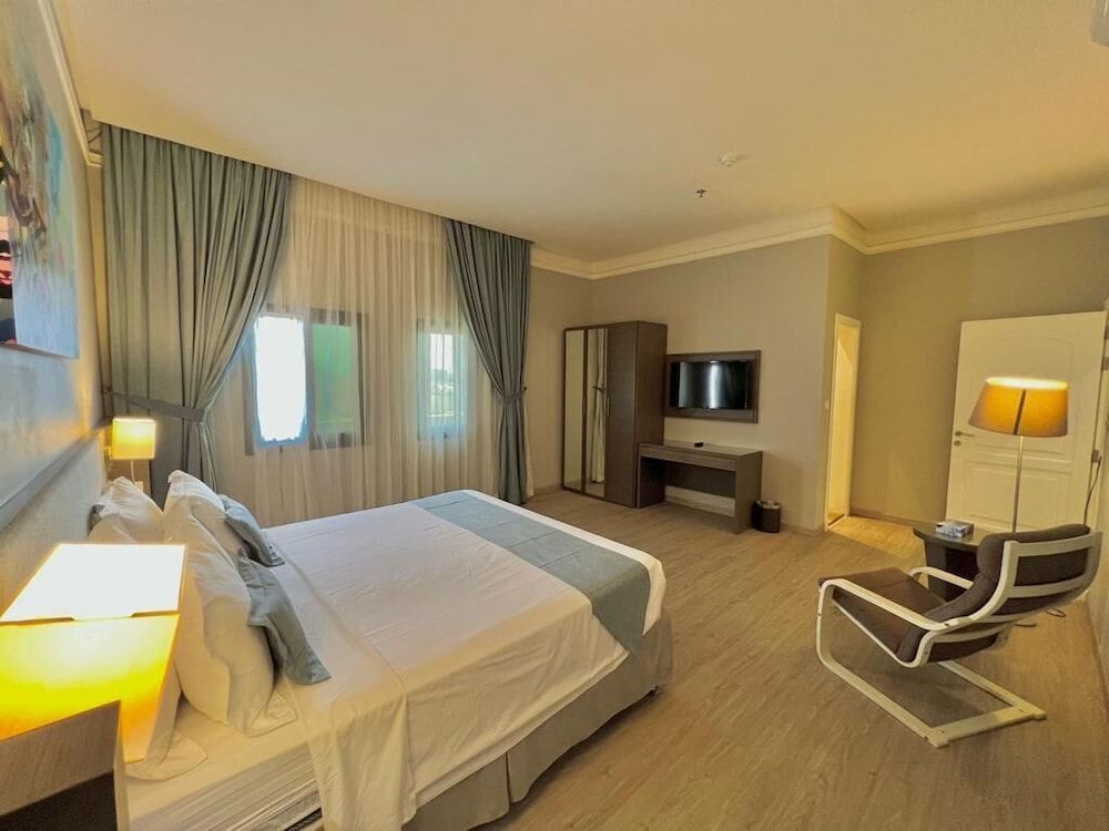 Royal Suite, 3 Bedrooms, Kitchen