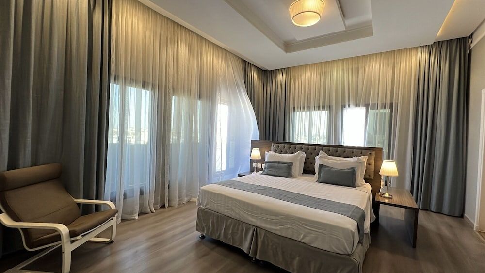 Royal Suite, 2 Bedrooms, Kitchen, Sea View