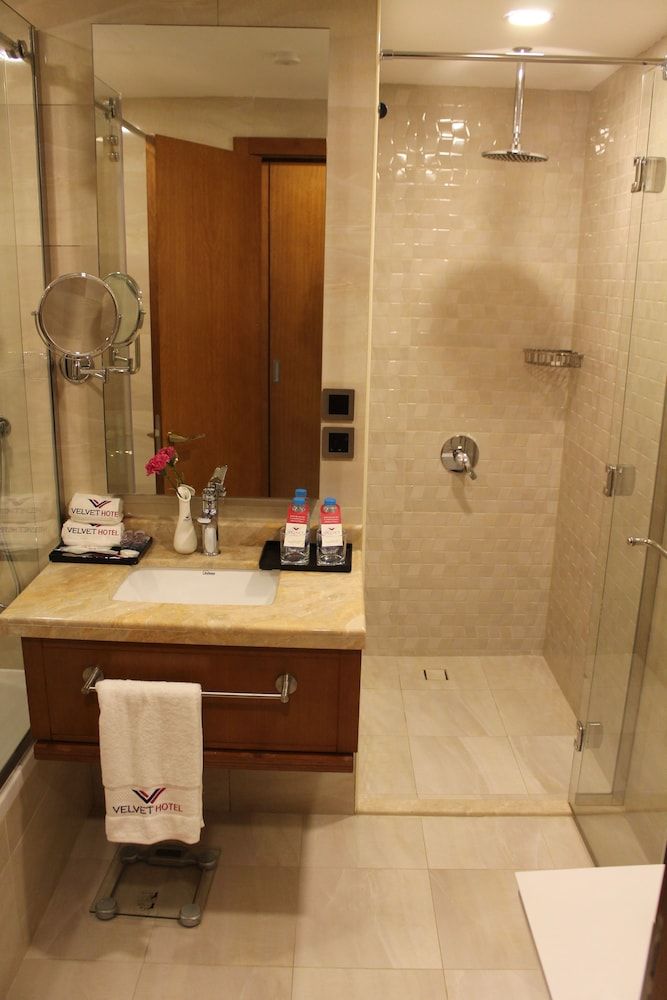 Velvet Hotel Deluxe Double Room 4