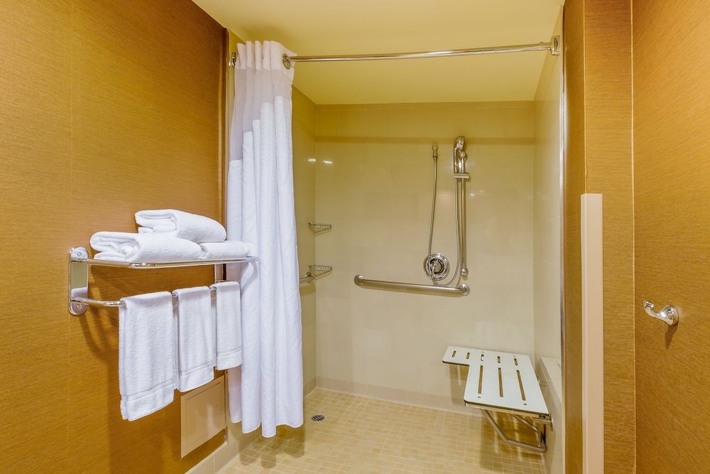Standard Room, 1 King Bed (Minifridge High Floor)