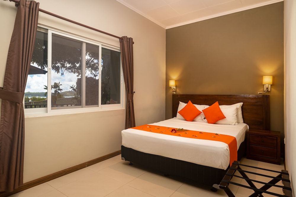 The Ridge Residence Deluxe Triple Room 4