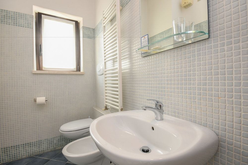 Hotel Riel Room, Multiple Beds 11