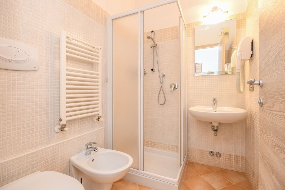 Hotel Riel Single Room 3