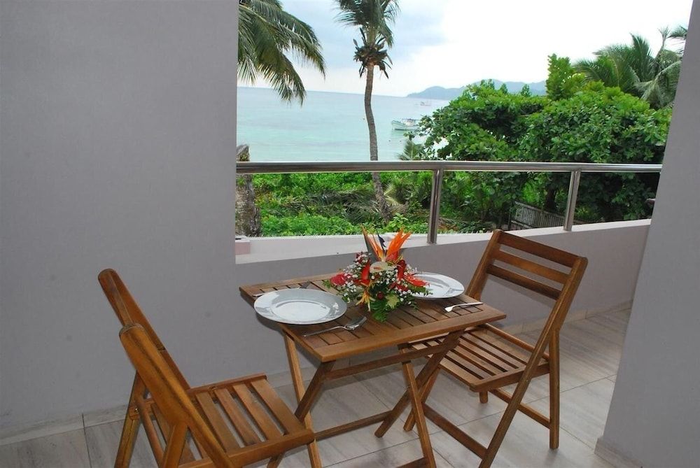 Shanaz Beachside Retreat Apartment, Sea View 3