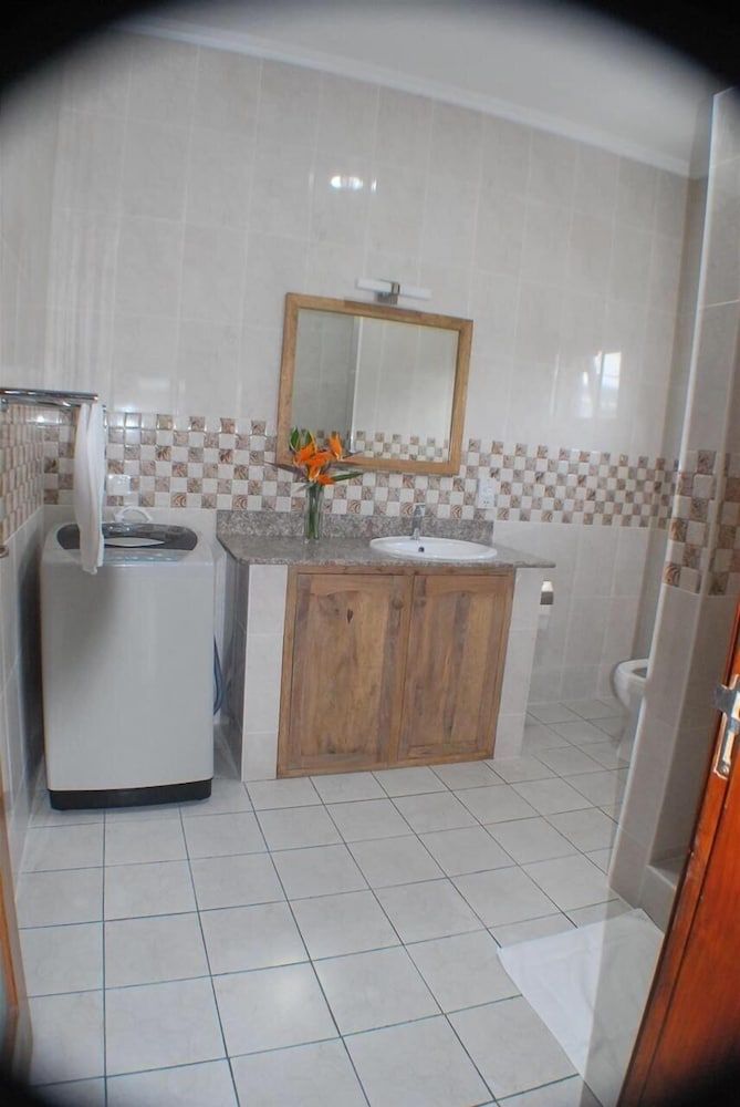 Shanaz Beachside Retreat Apartment, Sea View 7