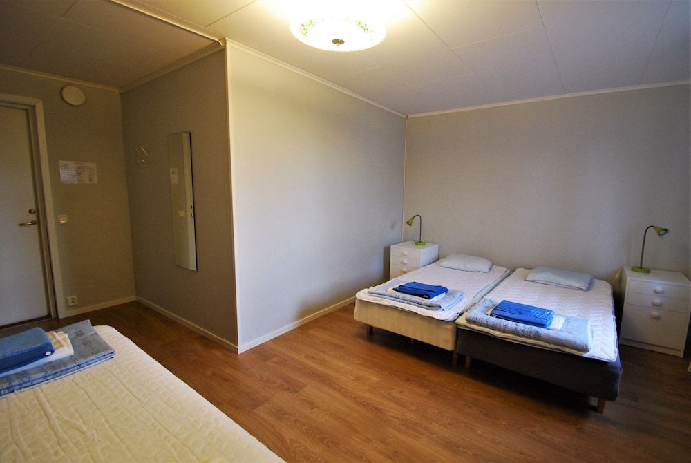 Hellidens Slott Economy Triple Room, Shared Bathroom (Elevhemmet no pets allowed)
