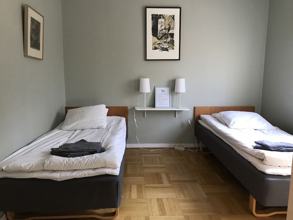 Hellidens Slott Twin Room, Shared Bathroom (Hjerténska Villan - pets allowed) 2