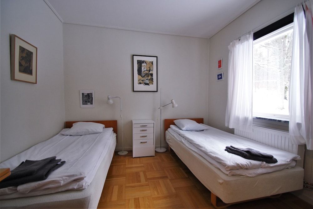 Hellidens Slott Twin Room, Shared Bathroom (Hjerténska Villan - pets allowed)