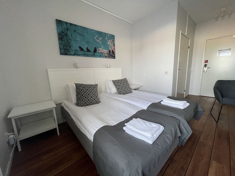 Rasta Falköping Twin Room 8