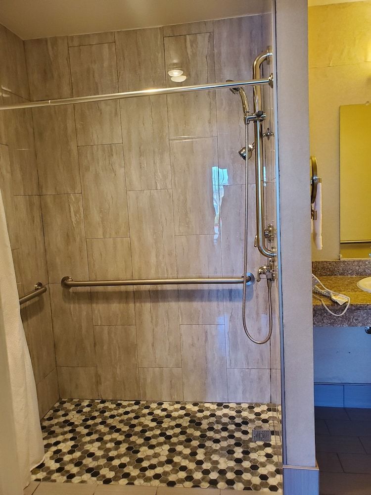 Good Living Inn Room, 1 Queen Bed, Accessible, Non Smoking 5