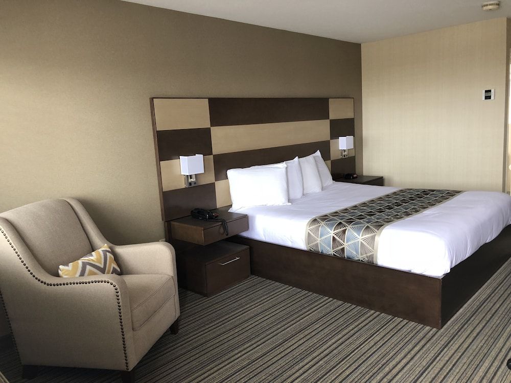 Good Living Inn Room, 1 King Bed, Accessible, Non Smoking 2