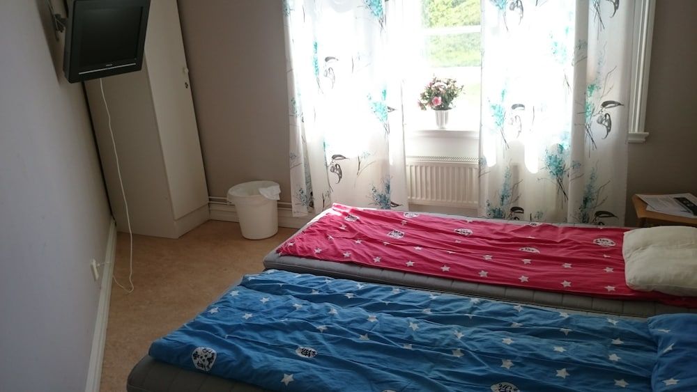 Single Room, Shared Bathroom