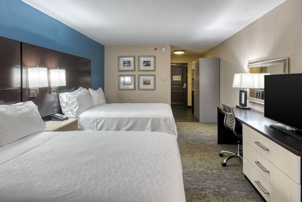 Holiday Inn Hotel & Suites Atlanta Airport-North by IHG Standard Room, 2 Double Beds 2