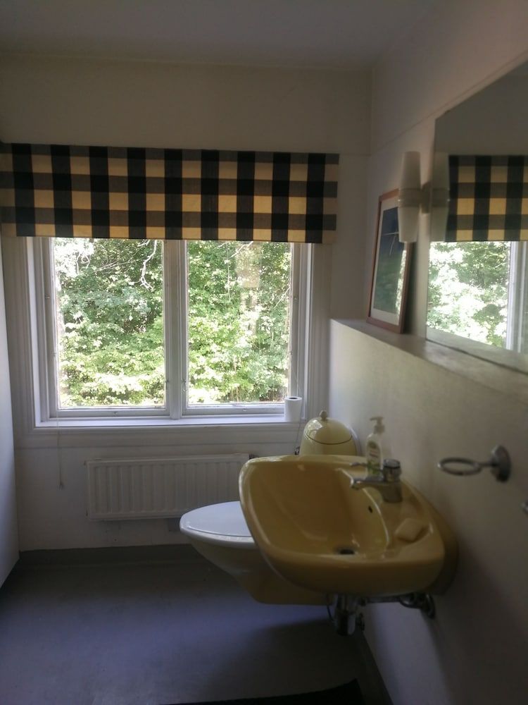 Single Room, Private Bathroom