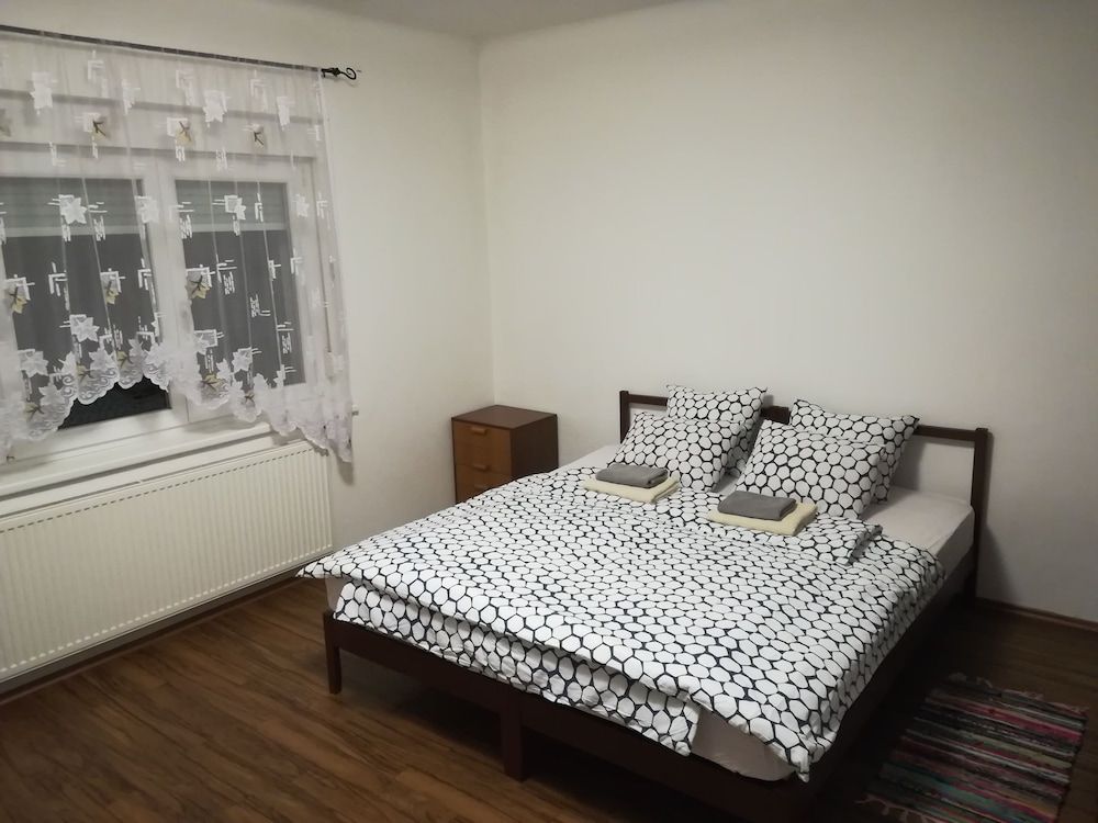 Family Guesthouse GreenSLO Quadruple Room, Shared Bathroom 7