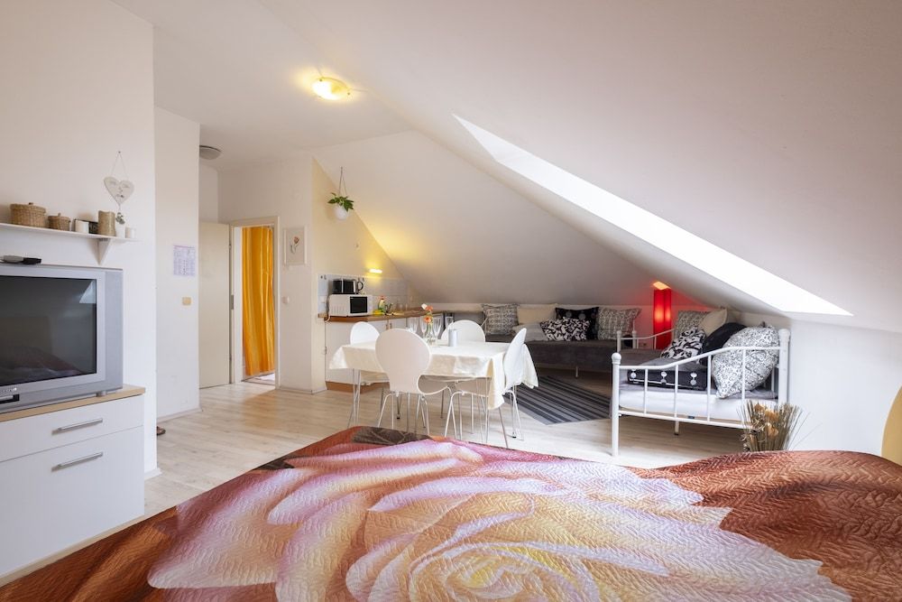 undefined Family Guesthouse GreenSLO 9